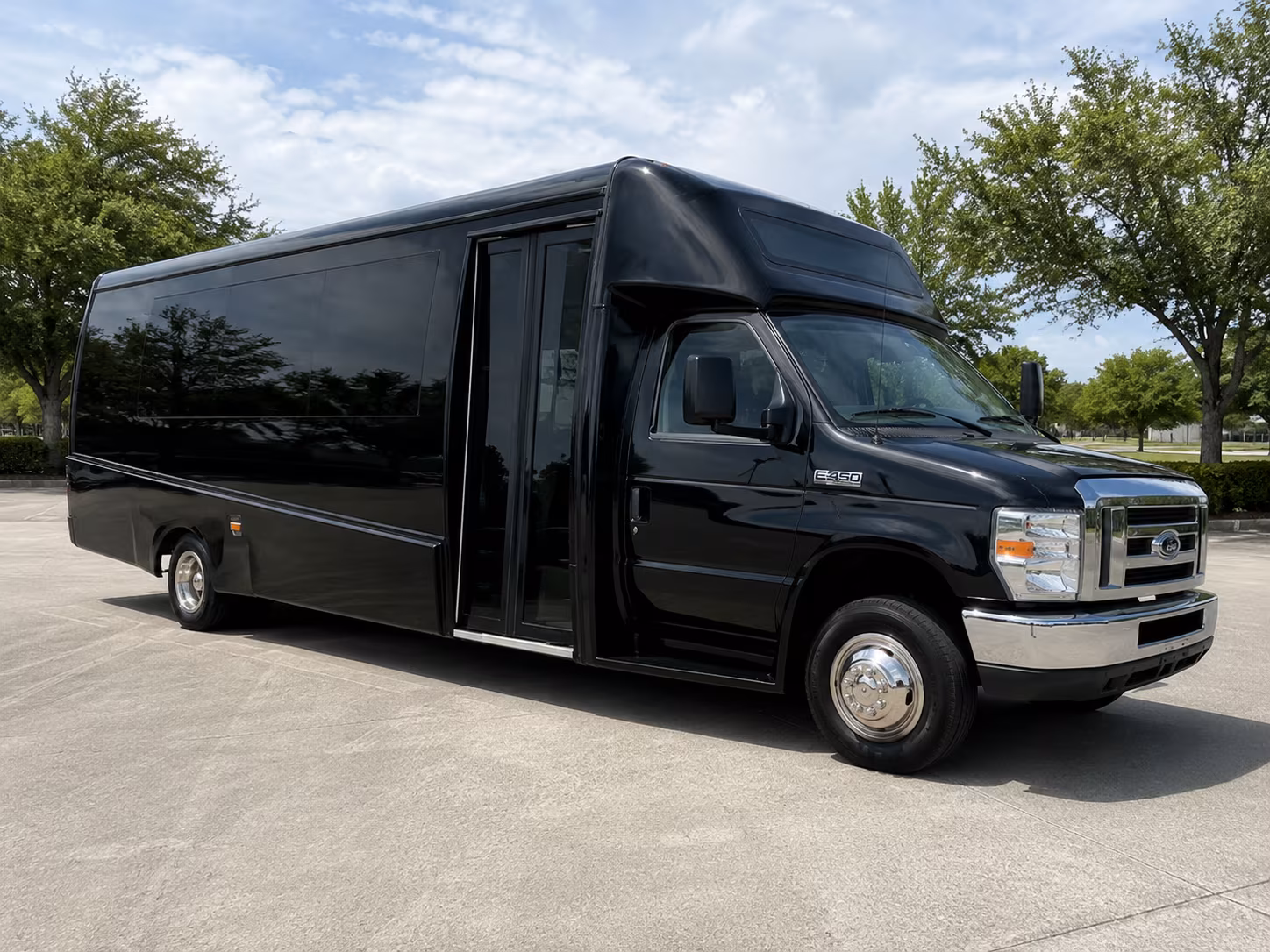 minibuses for zoo and aquarium field trips around dallas